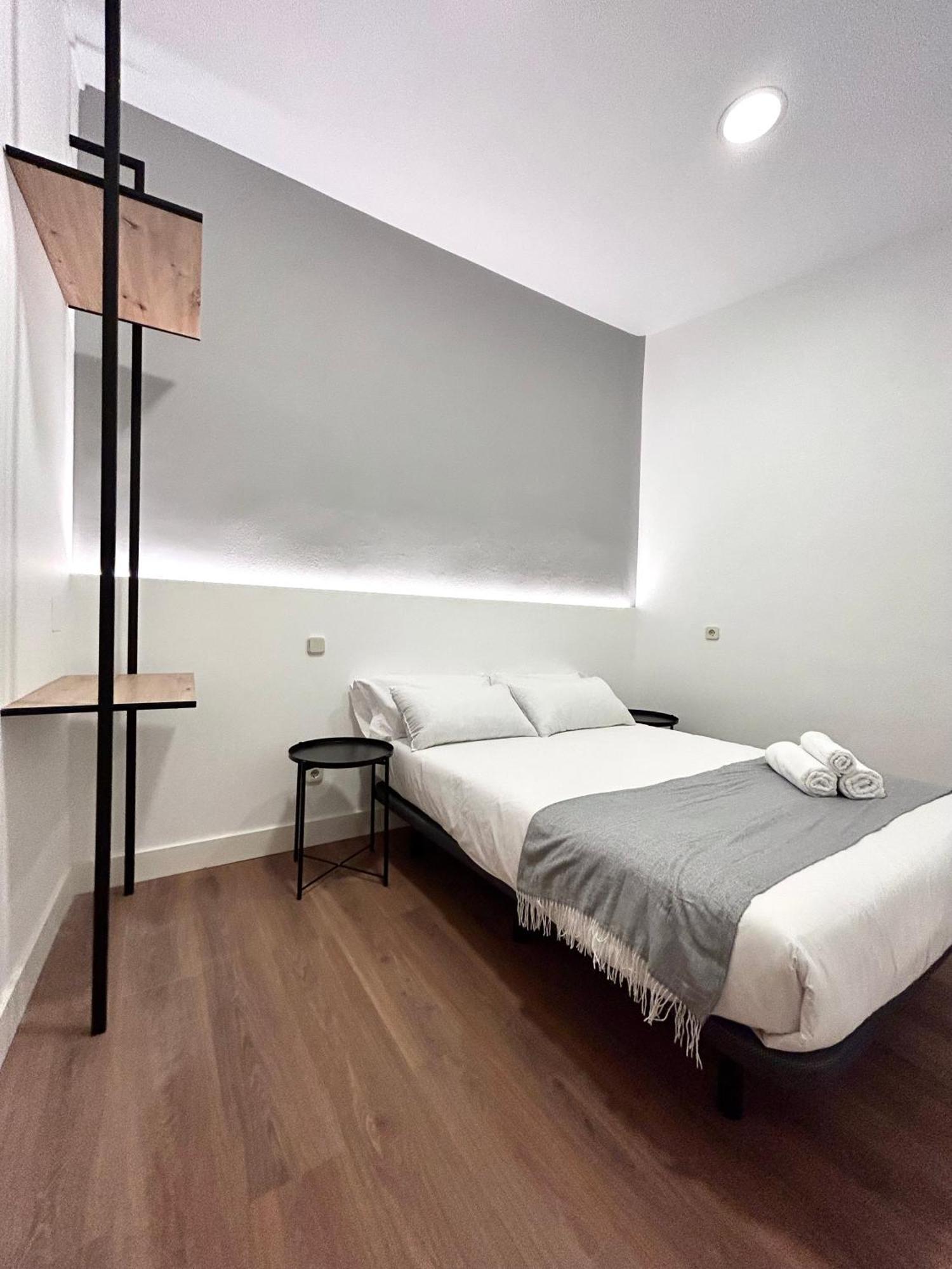 H21 Rooms Madrid Exteriör bild
