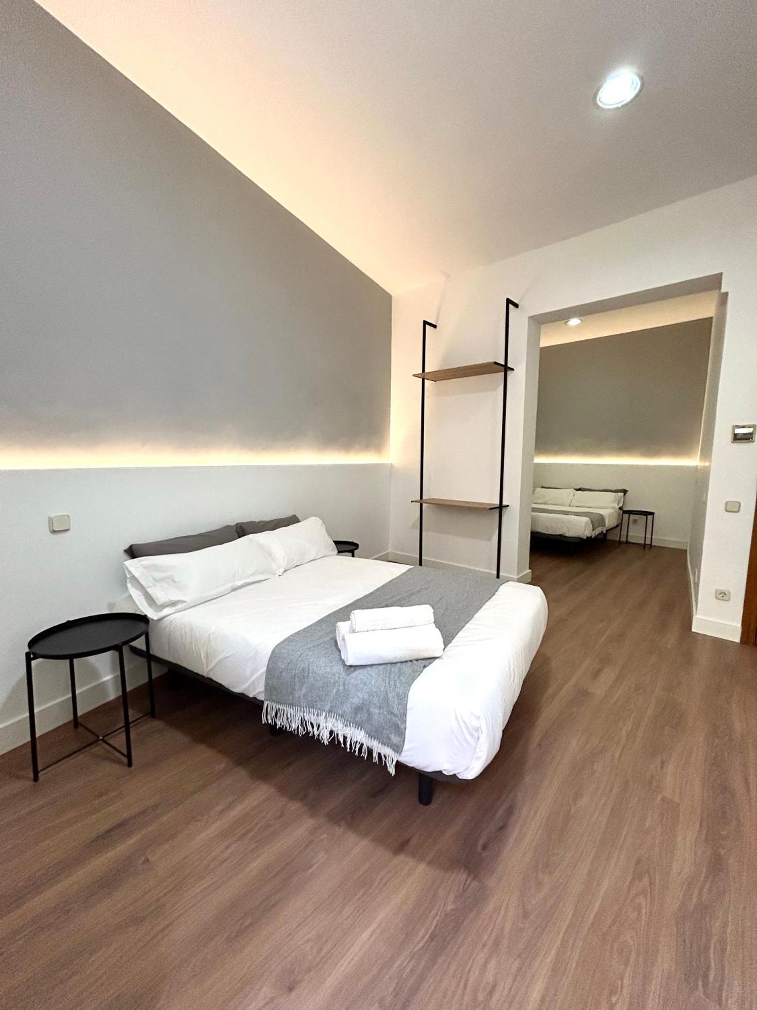 H21 Rooms Madrid Exteriör bild