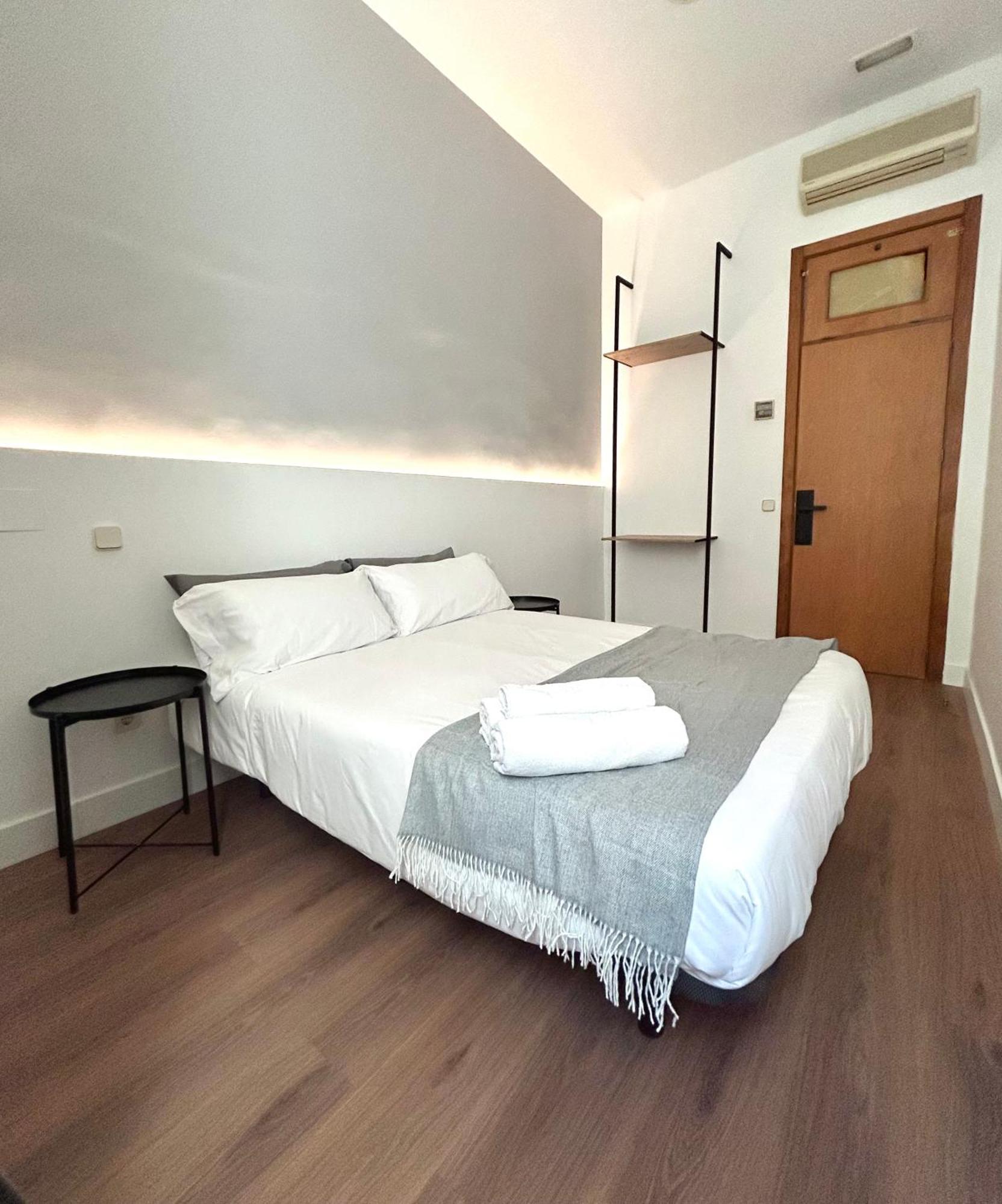 H21 Rooms Madrid Exteriör bild